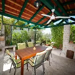 Luxury Getaway בית נופש מאקרסקה